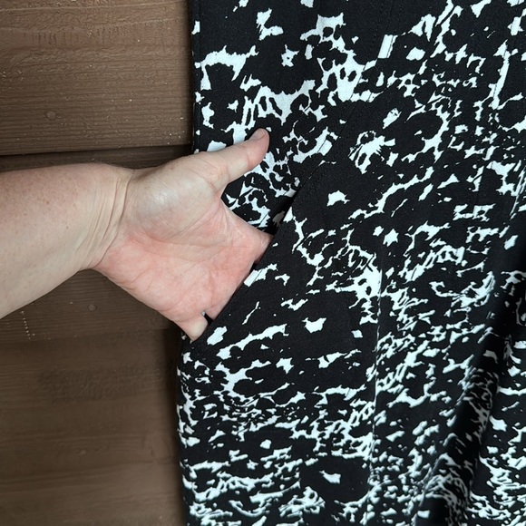 ANTONIO MELANI Black and White Sheath dress size 6 - Picture 2 of 5